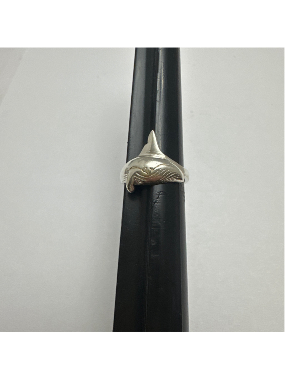 Women's Unbranded Silver Dolphin Ring Size 4.5